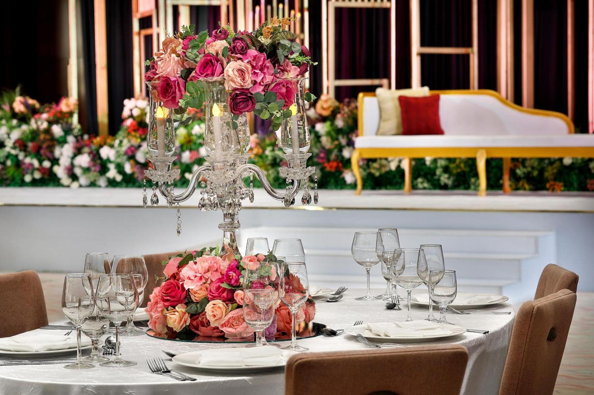 Ajman Saray, A Luxury Collection Resort, Ajmán Exterior foto A table set for a wedding reception