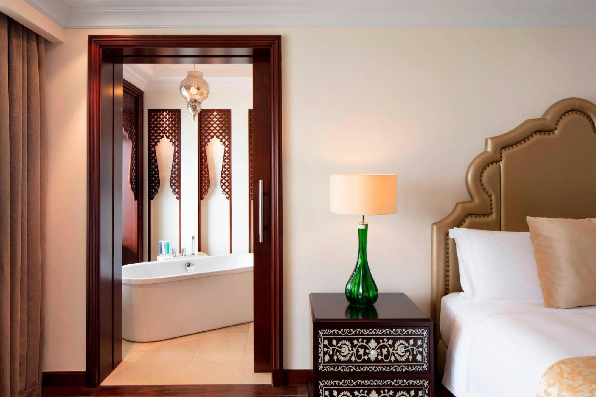 Ajman Saray, A Luxury Collection Resort, Ajmán Exterior foto A bedroom at the Taj Mahal Palace